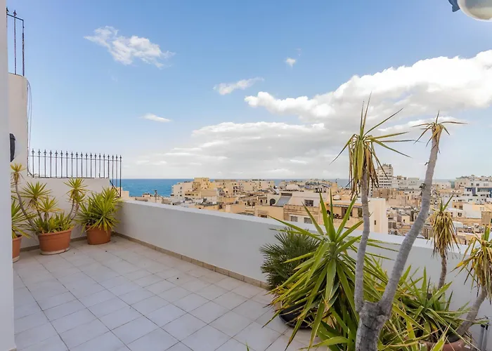 Stunning - Seaview Penthouse 3-Bed + Parking