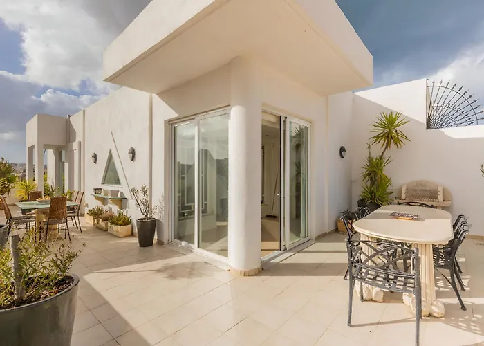 Stunning - Seaview Penthouse 3-Bed + Parking