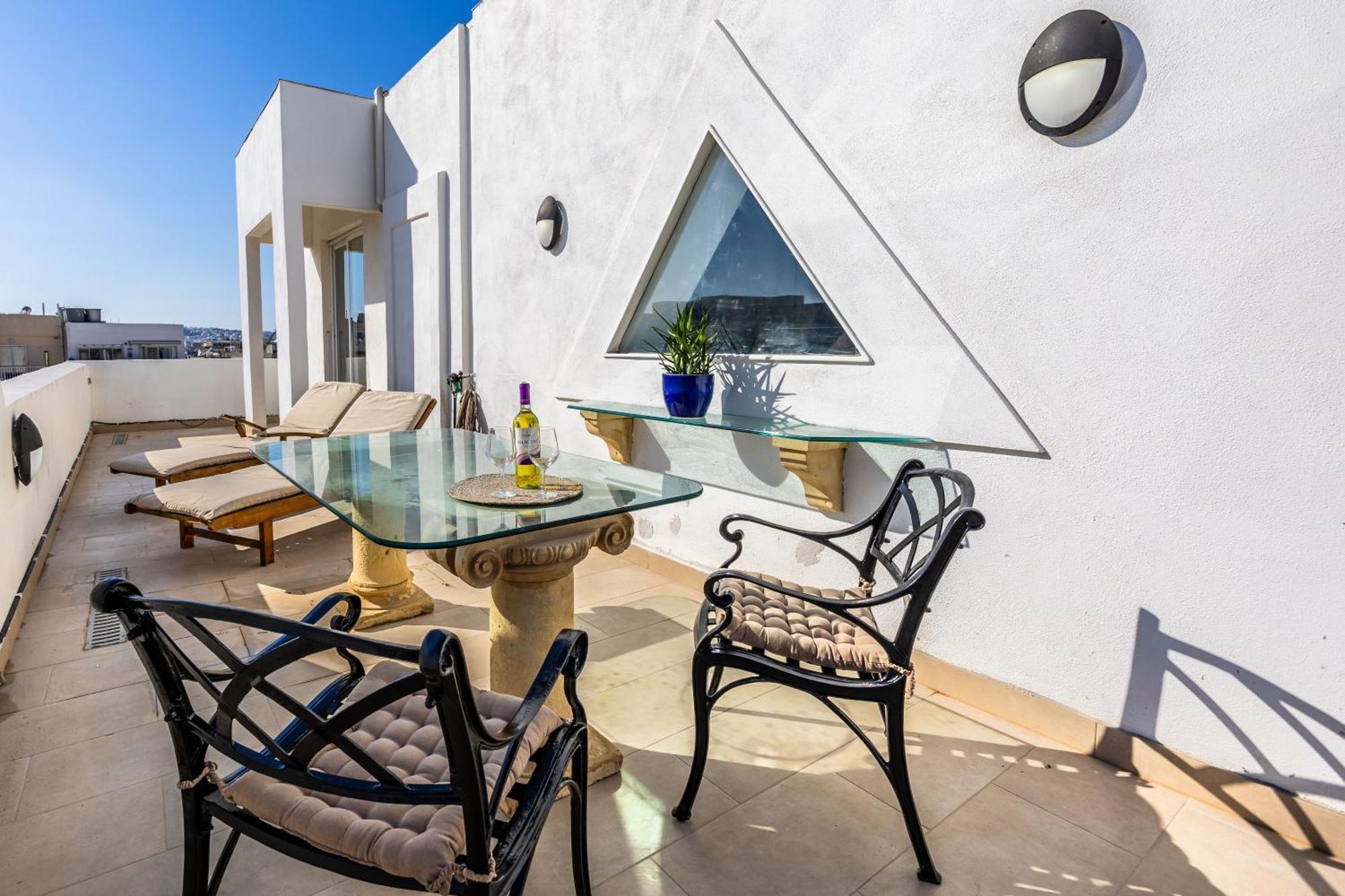Apartamento Stunning - Seaview Penthouse 3-bed + Parking Sliema